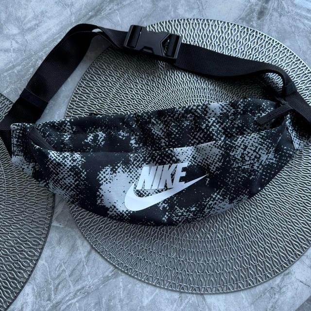 Nike Men's Bum bags and belt bags - Black/Grey on Productcaster.