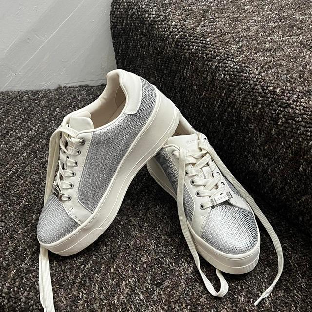 Carvela Women's Trainers - White/Silver - UK 5 on Productcaster.