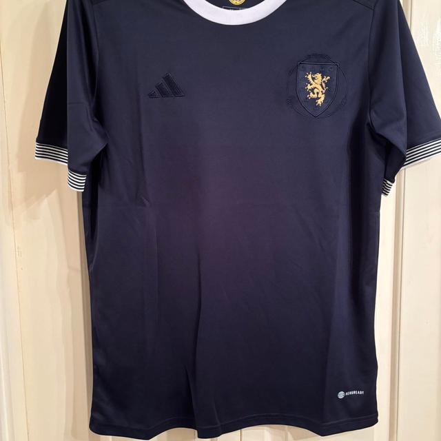 Adidas Men's T-shirt - Navy - M on Productcaster.