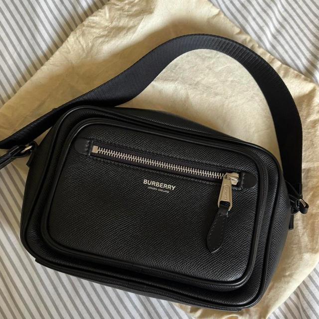 Burberry Men's Leather Bag - Black on Productcaster.