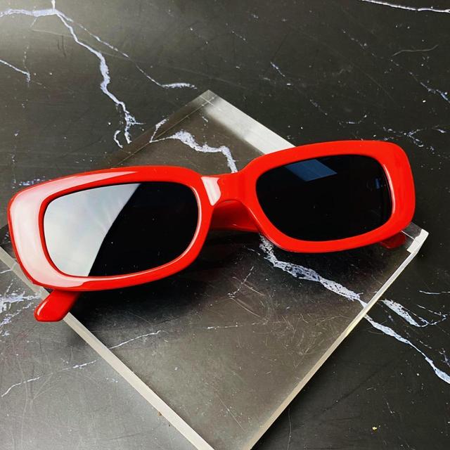 Vintage Women's Oversized Sunglasses - Red on Productcaster.