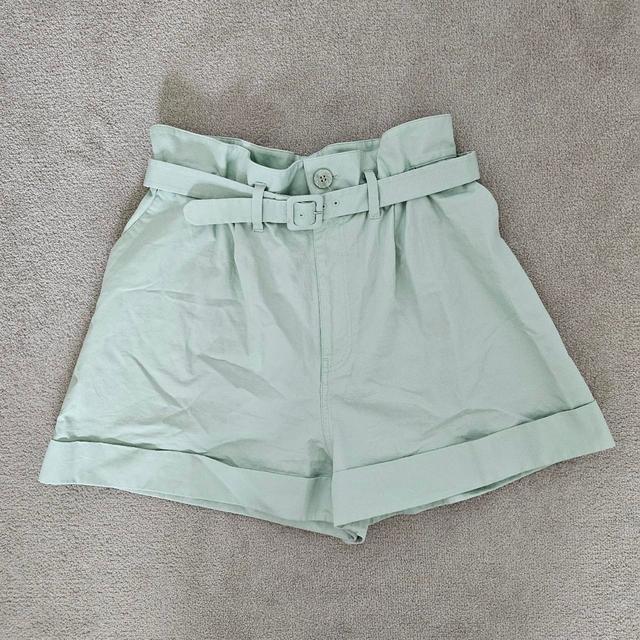 & Other Stories Women's Shorts - Green - UK 12 on Productcaster.