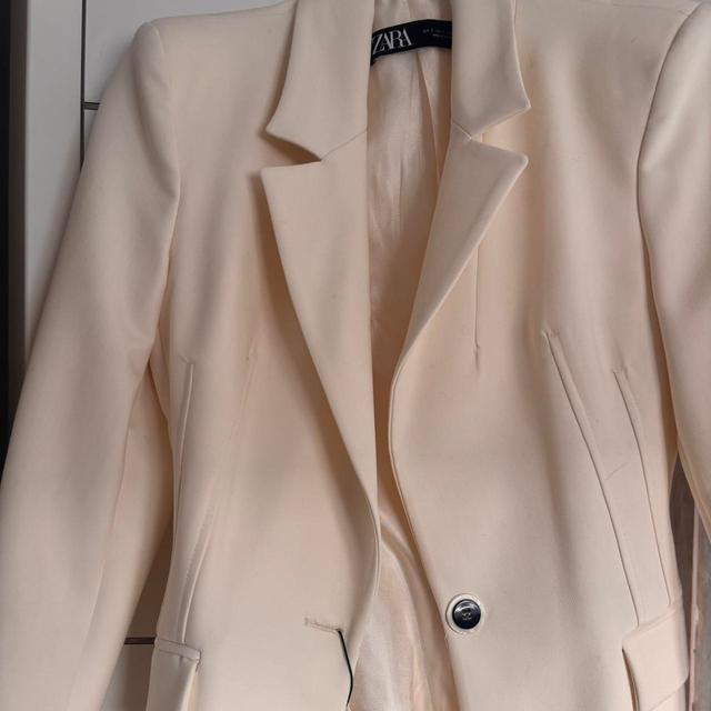 Zara Women's Tailored jacket - Cream/White - S on Productcaster.