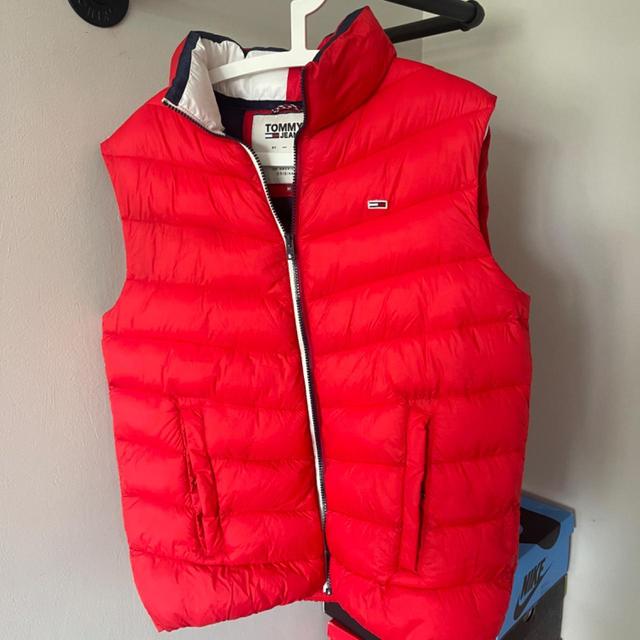 Tommy Hilfiger Men's Gilet - Red - M on Productcaster.