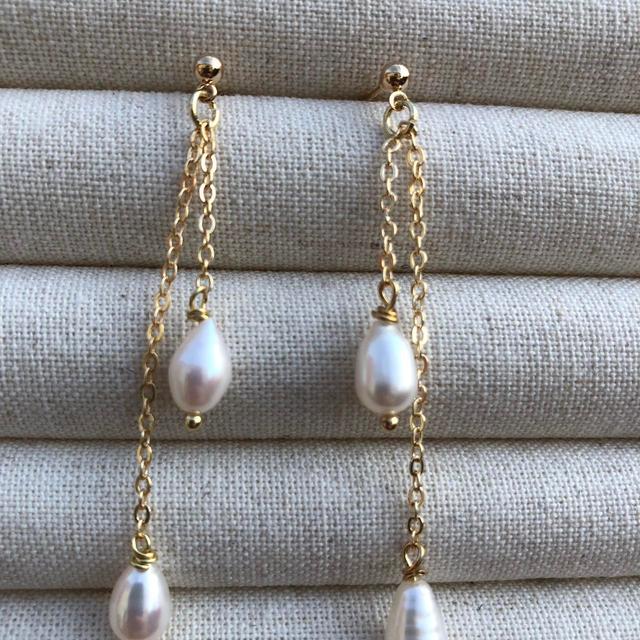 Pearls Women's Earrings - White/Gold on Productcaster.