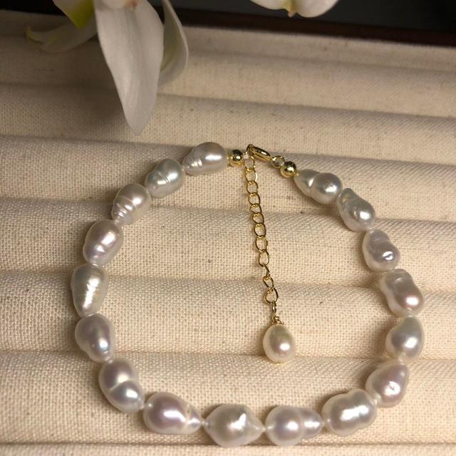 Pearls Women's Bracelet - Gold/White on Productcaster.