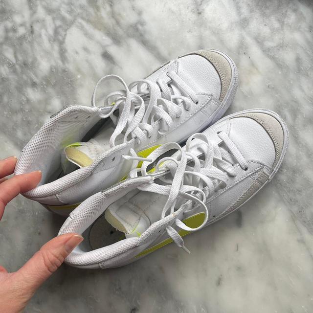 Nike Women's Trainers - White/Yellow - UK 6.5 on Productcaster.