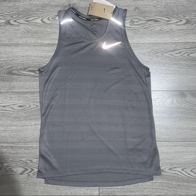 Nike Men's Vest - Grey - M on Productcaster.