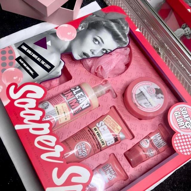 Soap and Glory Body wash - Pink/Black on Productcaster.