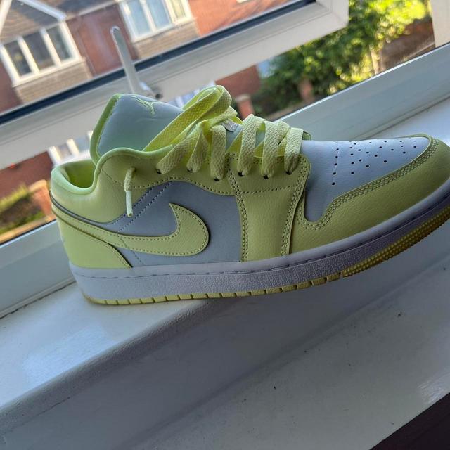 Nike Men's Trainers - Yellow - UK 8.5 on Productcaster.