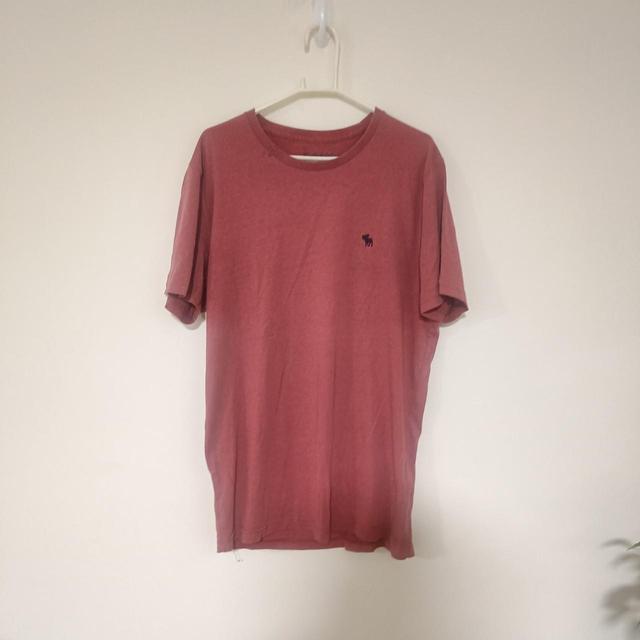 Abercrombie & Fitch Men's T-shirt - Red/Burgundy - M on Productcaster.