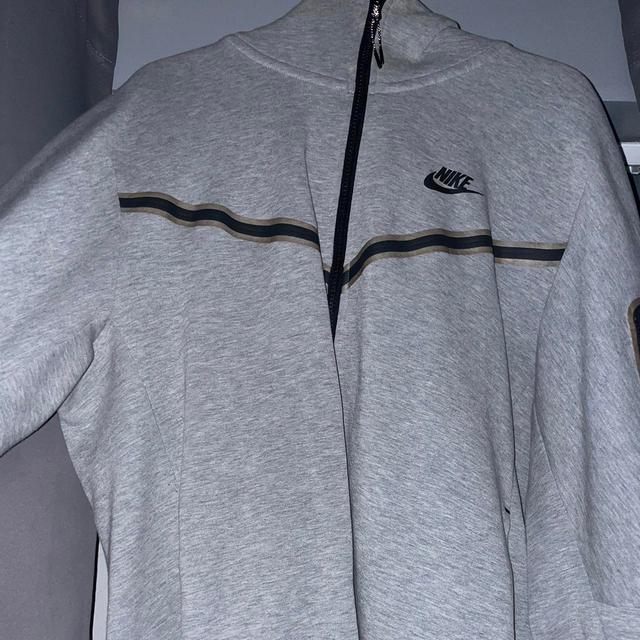 Nike Men's Hoodie - Grey - M on Productcaster.