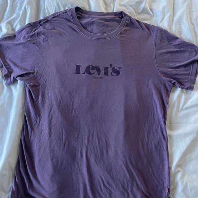 Levi's Women's T-shirt - Purple - M on Productcaster.