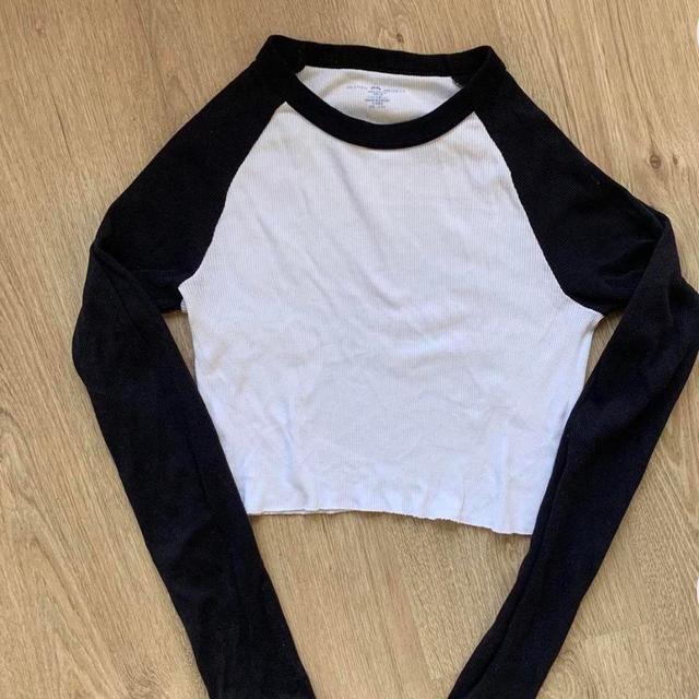 Brandy Melville Women's Crop top - Black - One size on Productcaster.