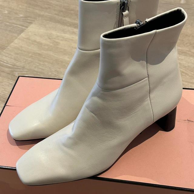 & Other Stories Women's Ankle Boots - Cream/White - UK 4 on Productcaster.