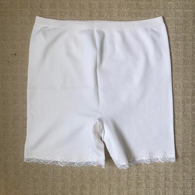 H&M Women's Shorts - White - M on Productcaster.