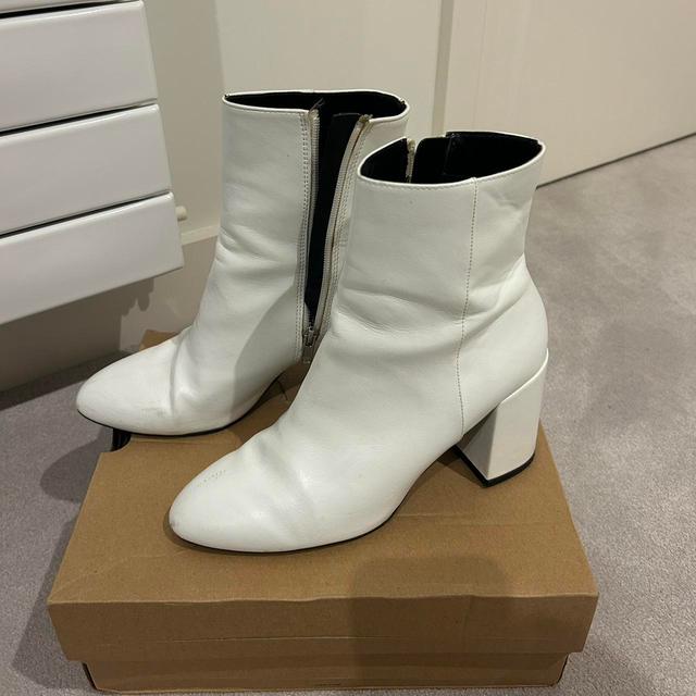 Bershka Women's Ankle Boots - White - UK 5 on Productcaster.