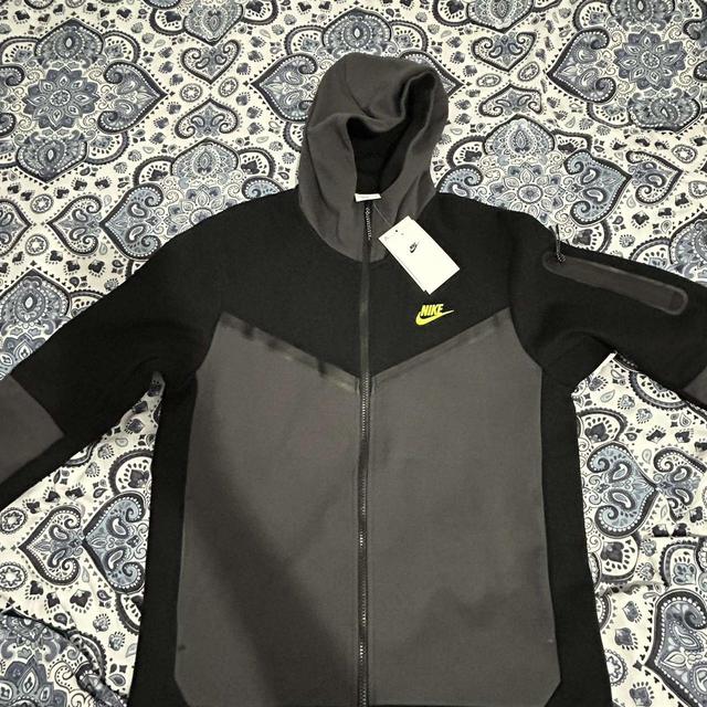 Nike Men's Hoodie - Black - M on Productcaster.