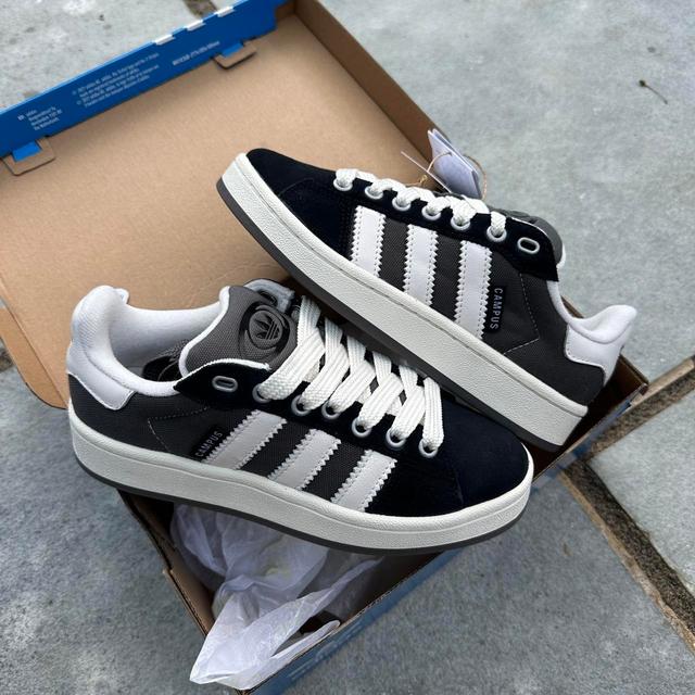 Adidas Women's Trainers - Black/White - UK 4 on Productcaster.