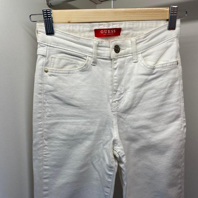 Guess Women's Capri Jeans - White - 25" on Productcaster.