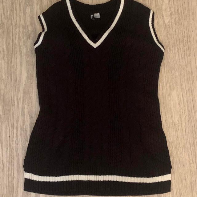 H&M Women's Vest - Black/White - M on Productcaster.