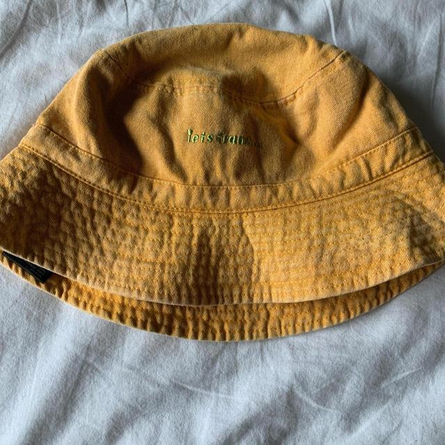 iets frans... Men's Bucket hats - Yellow on Productcaster.