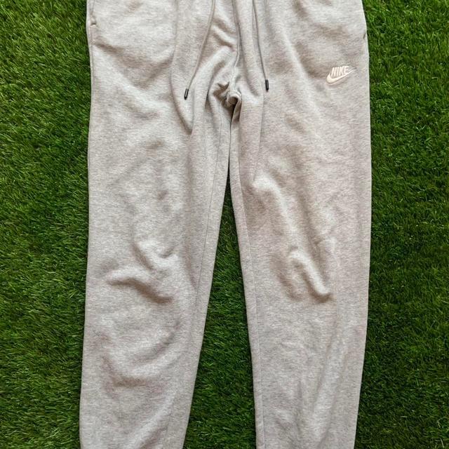 Nike Men's Sweatpants - Grey - M on Productcaster.