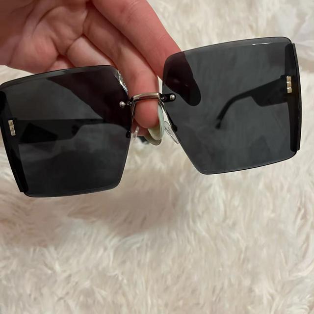 Women's Sunglasses - Black on Productcaster.