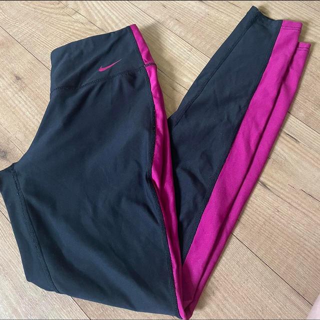 Nike Women's Leggings - Black/Pink - XS on Productcaster.