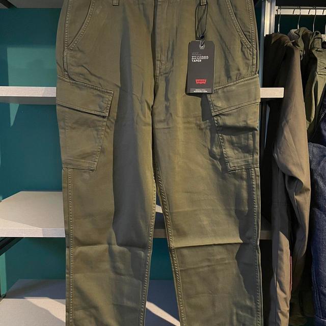 Levi's Men's Chino Trousers - Khaki - 34" on Productcaster.