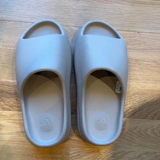 Yeezy Men's Slides - Cream - UK 7 on Productcaster.