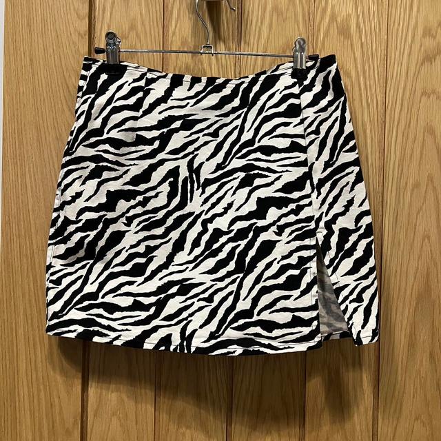 Motel Women's Mini Skirt - White/Black - UK 6 on Productcaster.