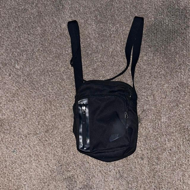 Nike Men's Crossbody bags - Black on Productcaster.