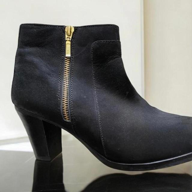 Women's Casual Boots - Black/Gold - UK 6 on Productcaster.