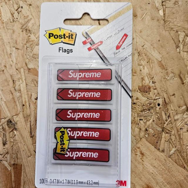 Supreme Collectible - Red on Productcaster.