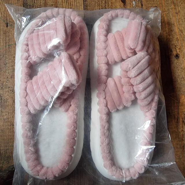 Women's Slippers - White/Pink - UK 6 on Productcaster.