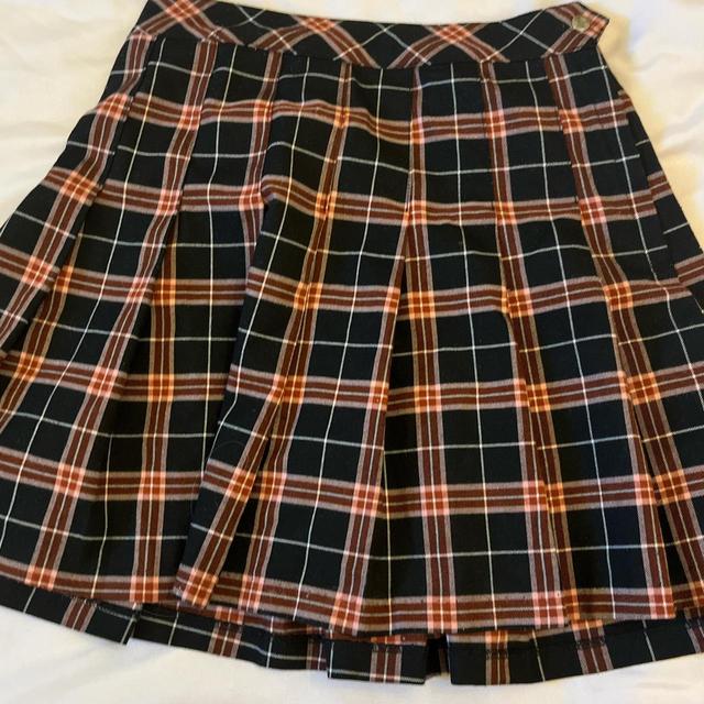 H&M Women's Skirt - Black/Burgundy - UK 6 on Productcaster.