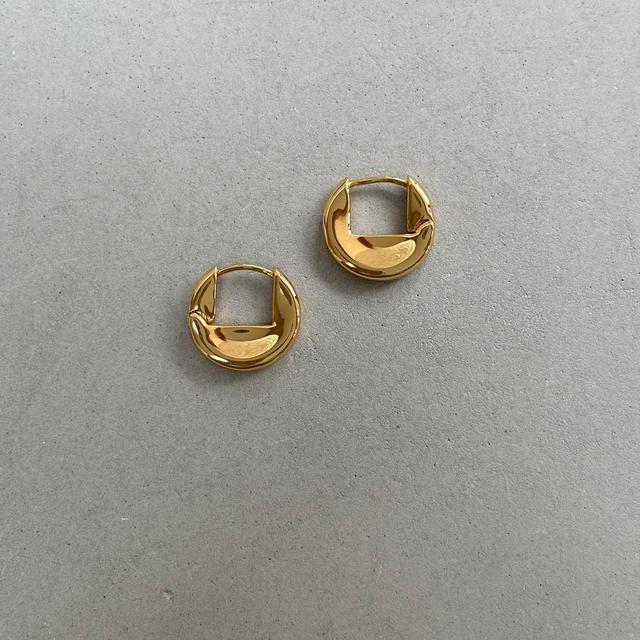 Arket Women's Earrings - Gold on Productcaster.