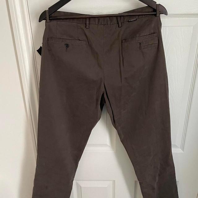 Guess Men's Chino Trousers - Brown - 32" on Productcaster.