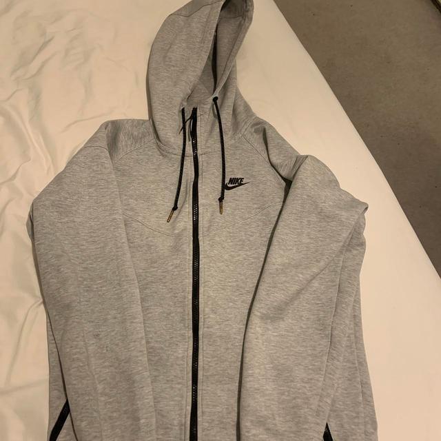 Nike Men's Hoodie - Grey - M on Productcaster.