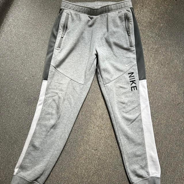 Nike Men's Sweatpants - Grey - M on Productcaster.