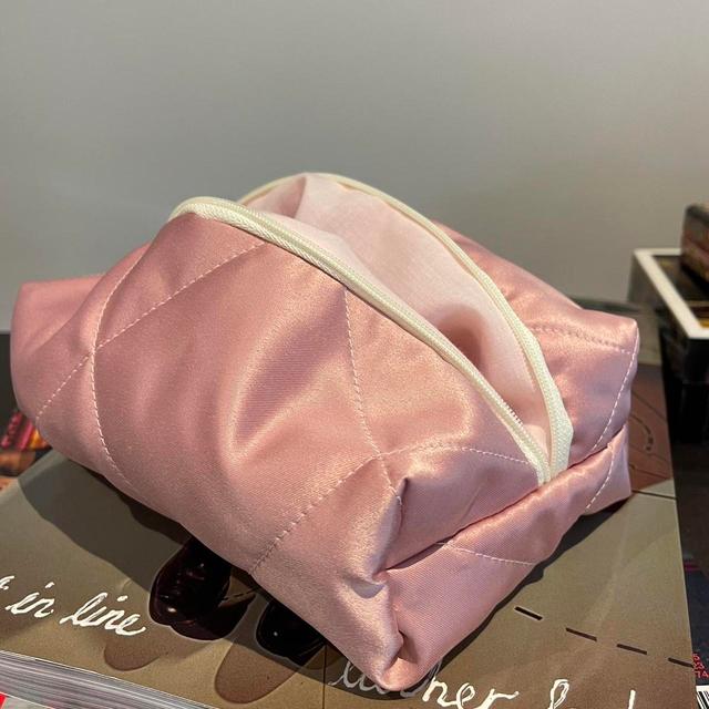 Women's Makeup and wash bags - Pink/White on Productcaster.