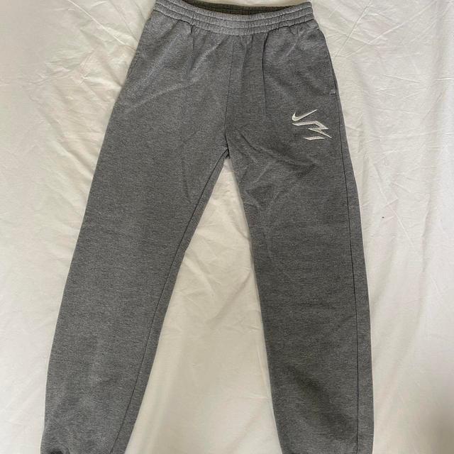 Nike Kids' Sweatpants - Grey - 13 years on Productcaster.