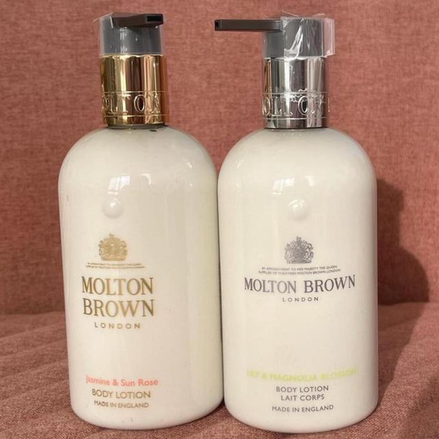 Molton Brown Bath and body - White on Productcaster.