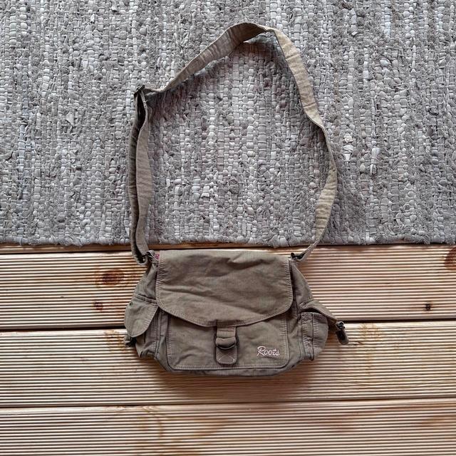 Roots Women's Crossbody bags - Cream on Productcaster.