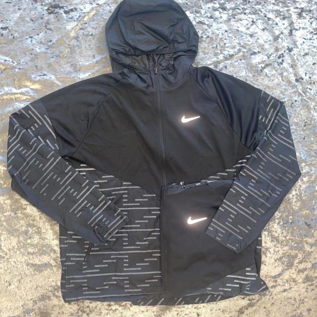 Nike Men's Windbreaker Jacket - Black - L on Productcaster.