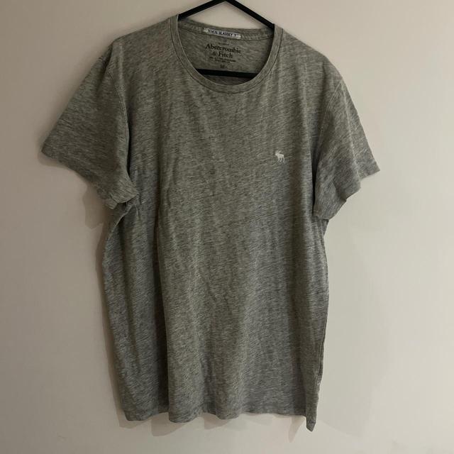 Abercrombie & Fitch Men's T-shirt - Grey - M on Productcaster.