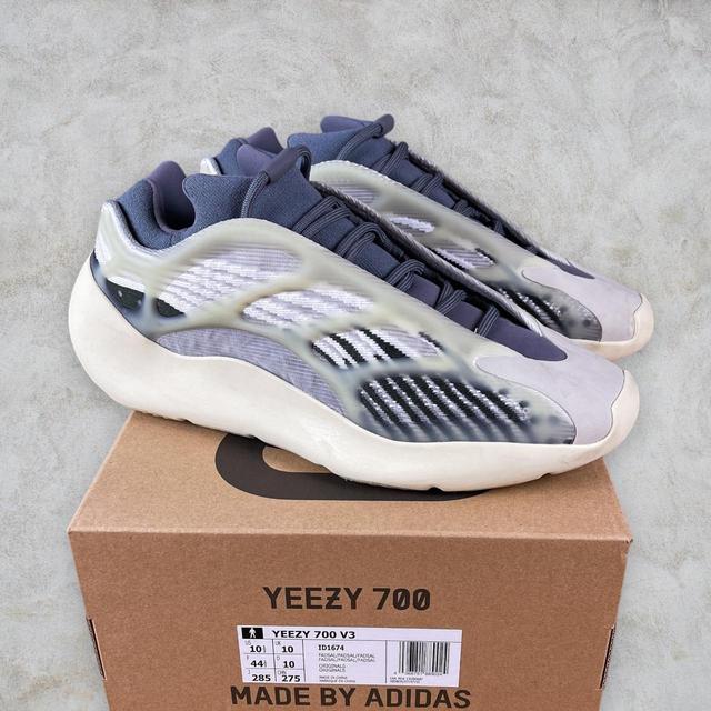 Yeezy Men's Trainers - Grey - UK 10 on Productcaster.