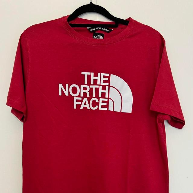 The North Face Men's T-shirt - Red - M on Productcaster.