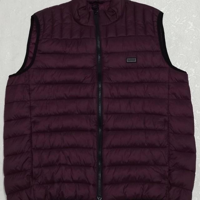 Barbour Men's Gilet - Burgundy - M on Productcaster.